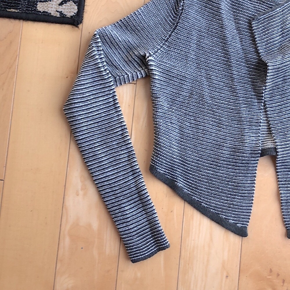 Express Long Sleeve Hi/Low Crop Shrug Sweater In Gray/ White Size Small - Picture 3 of 8